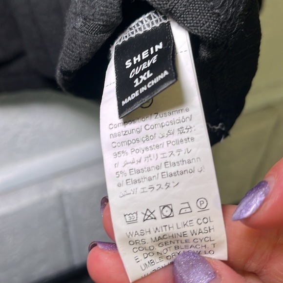 Shein curve black gray, and white zip top hooded sweater size 1XL - Picture 4 of 7